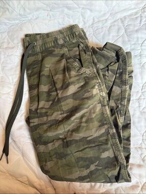 Levi's Green Camo Jogger Pants